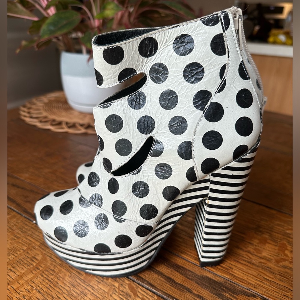 Polka dot and stripes platform black and white boots size 6